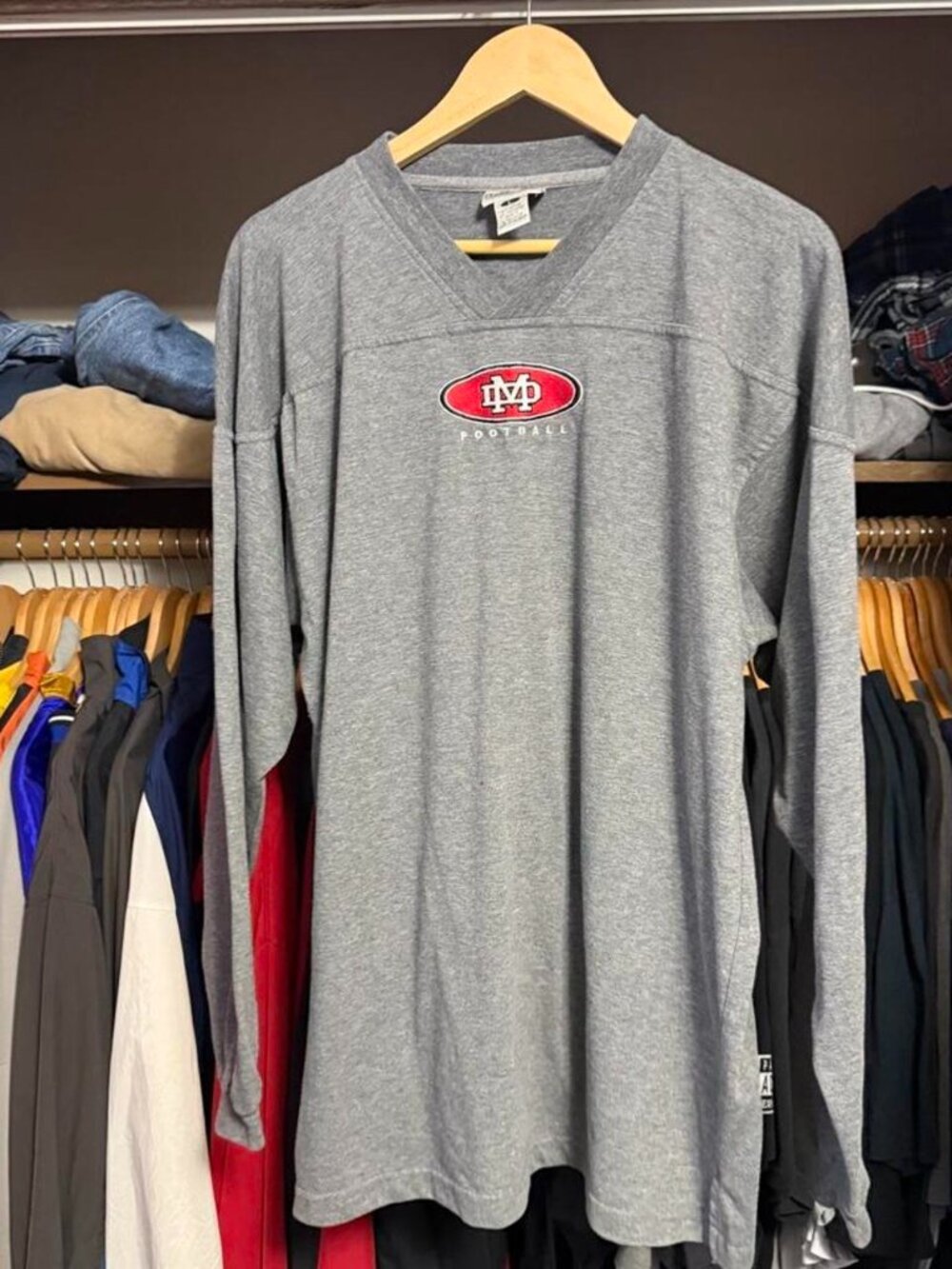 2000s Time Out Men’s L Gray V-Neck Master Dei Football Embroidered Logo T-Shirt